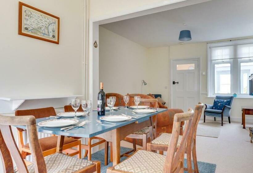 Cookies Coastguard Cottage