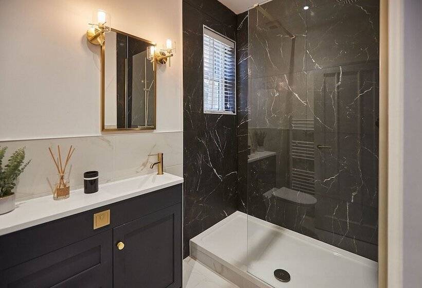 Host & Stay   Parkside Villa