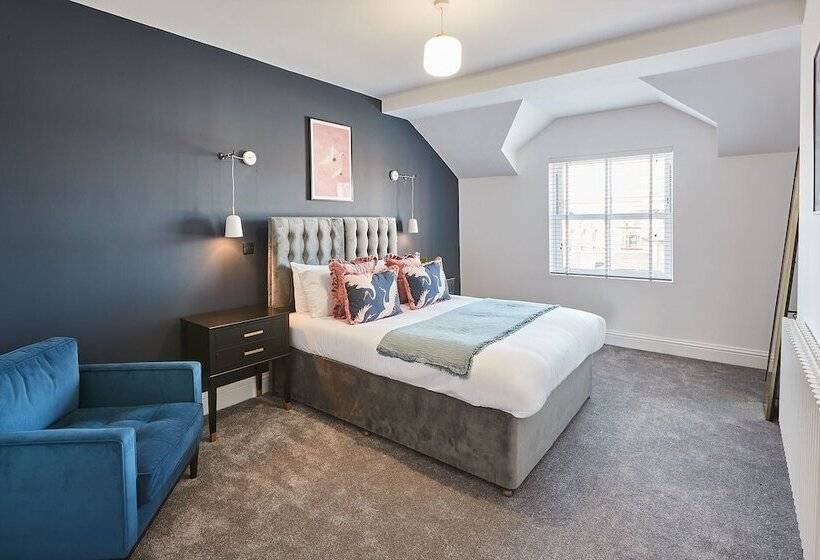 Host & Stay   Parkside Villa