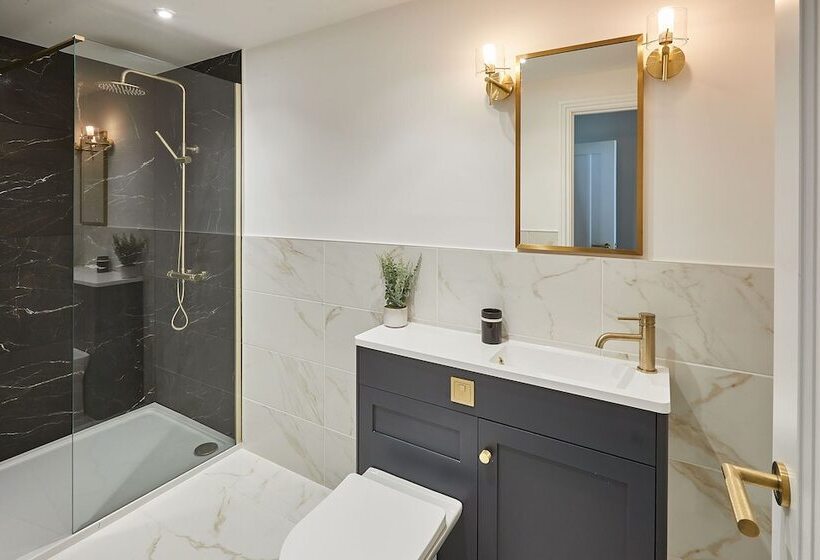 Host & Stay   Parkside Villa