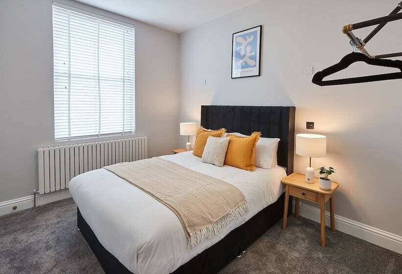 Host & Stay   Parkside Villa