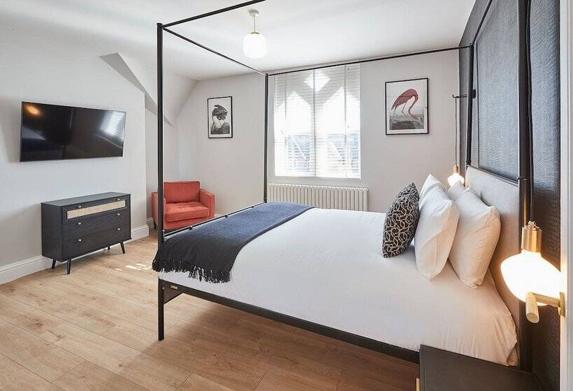 Host & Stay   Parkside Villa