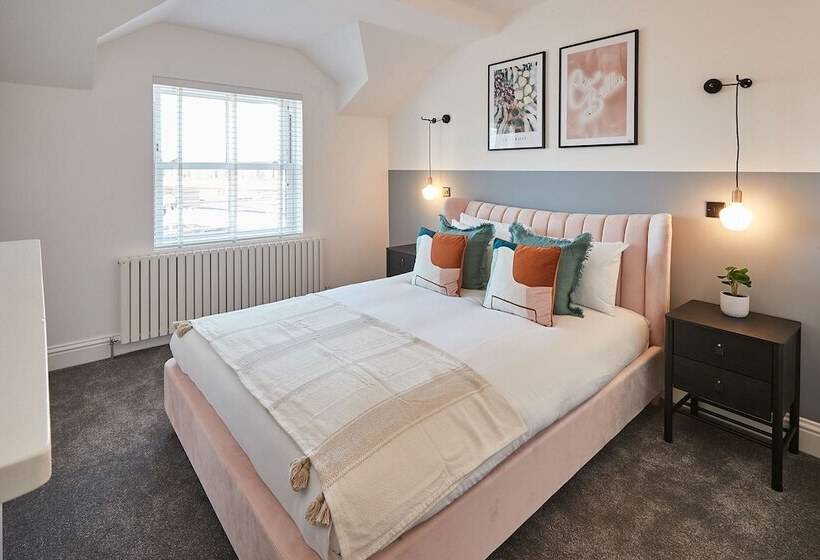 Host & Stay   Parkside Villa