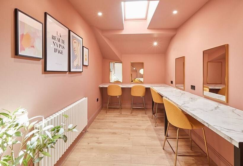 Host & Stay   Parkside Villa