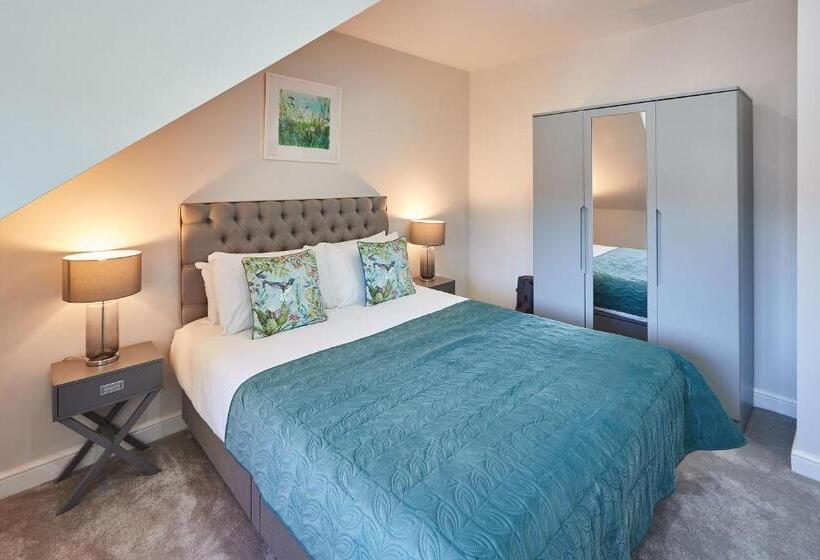 Host & Stay   The Loft @ The Regency