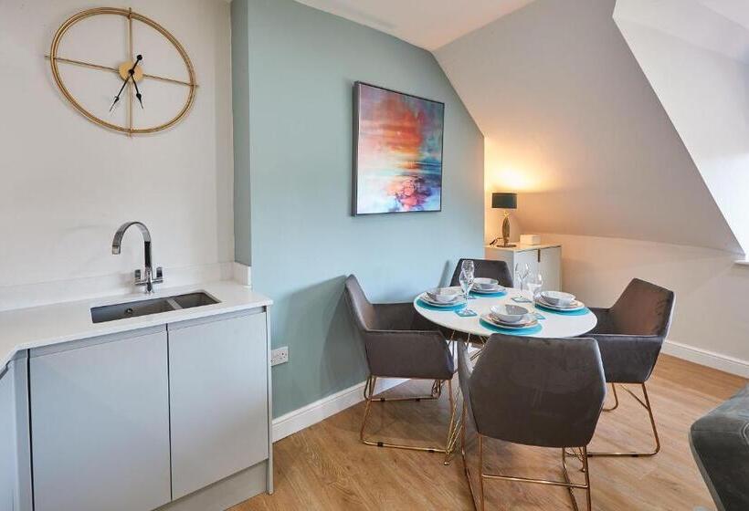 Host & Stay   The Loft @ The Regency