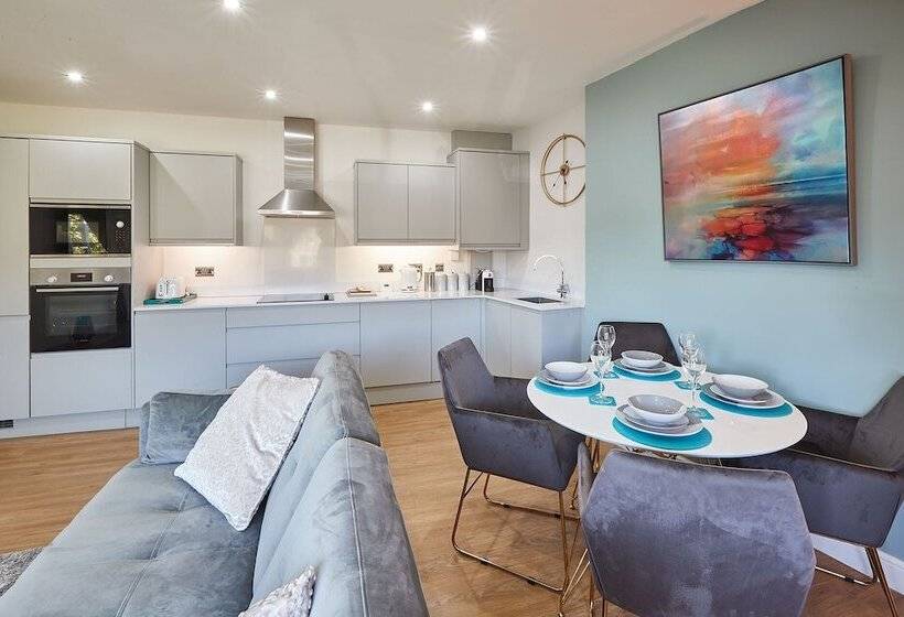 Host & Stay   The Loft @ The Regency