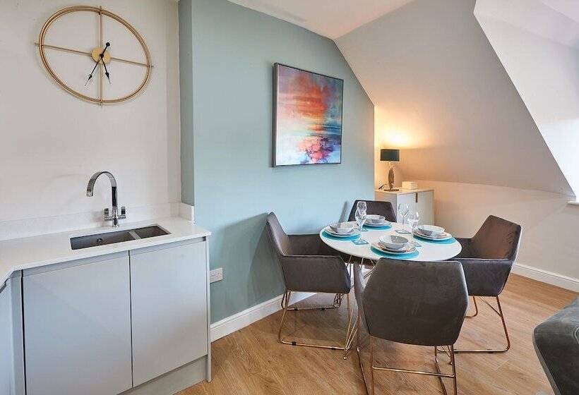 Host & Stay   The Loft @ The Regency