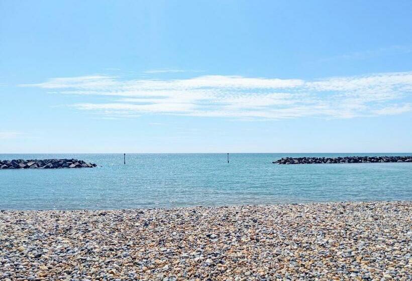 Innisfree, Middleton On Sea