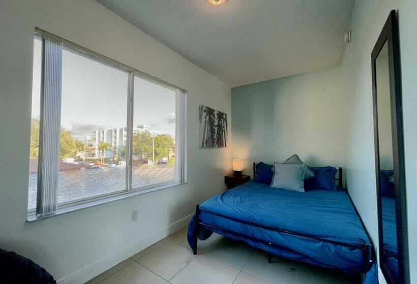 Marlins Park Suites   Apartment 4   Cafe Colada Suite