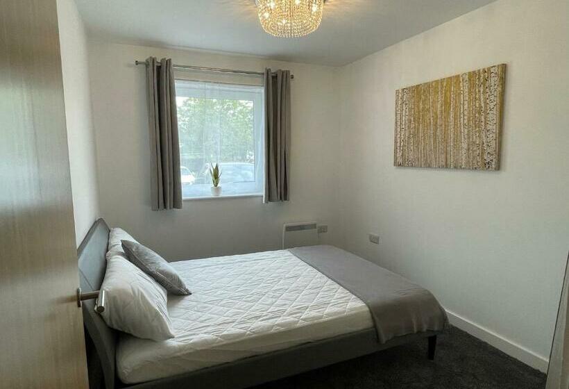 Moda Wigan Stylish 2 Bed Apartment Central Wigan