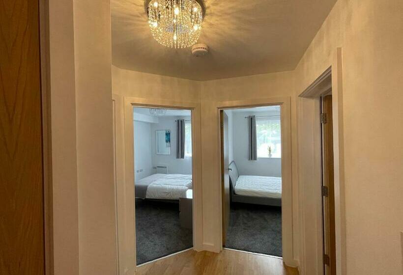 Moda Wigan Stylish 2 Bed Apartment Central Wigan