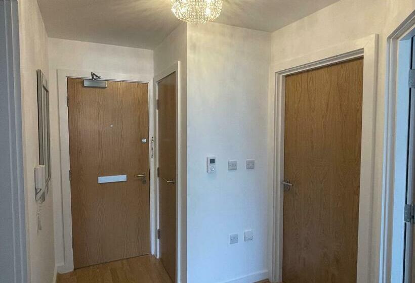 Moda Wigan Stylish 2 Bed Apartment Central Wigan