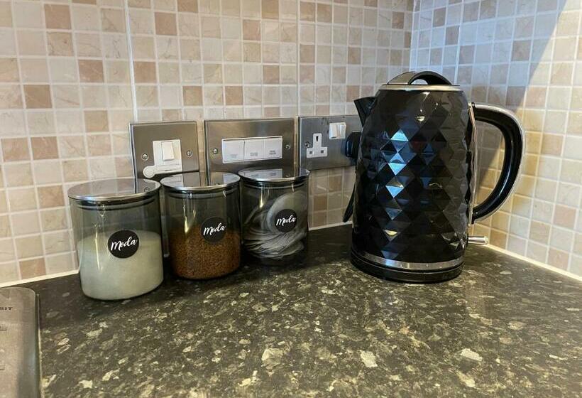 Moda Wigan Stylish 2 Bed Apartment Central Wigan