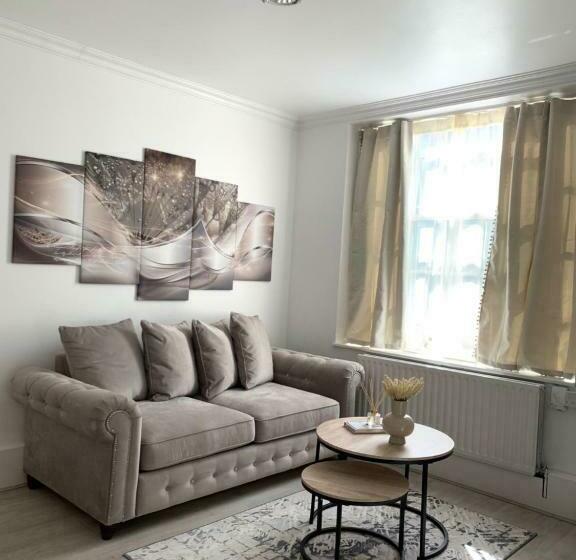 New Look Flat In Waterloo