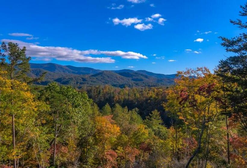 Paradise Found Mtn View Hot Tub, Wi Fi, Pool Table