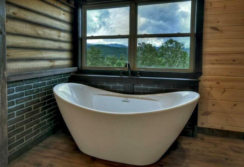 Paradise Found Mtn View Hot Tub, Wi Fi, Pool Table