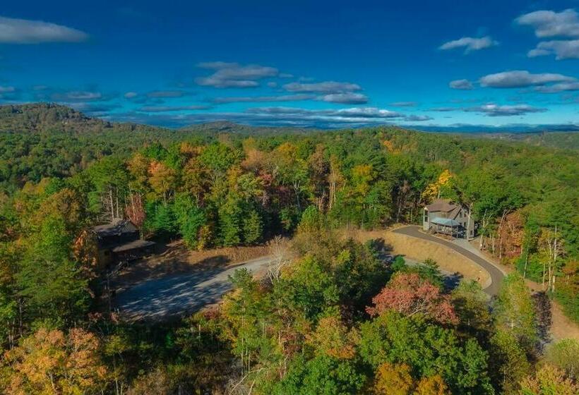 Paradise Found Mtn View Hot Tub, Wi Fi, Pool Table