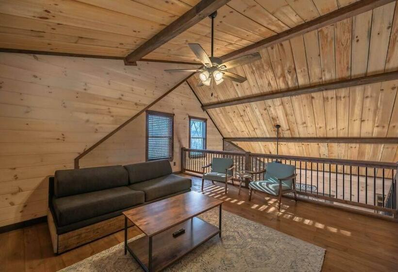 Paradise Found Mtn View Hot Tub, Wi Fi, Pool Table