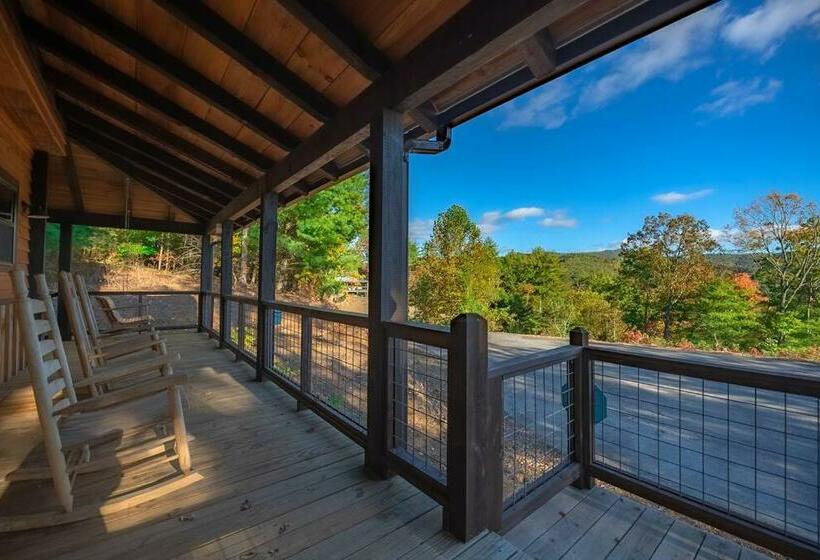 Paradise Found Mtn View Hot Tub, Wi Fi, Pool Table