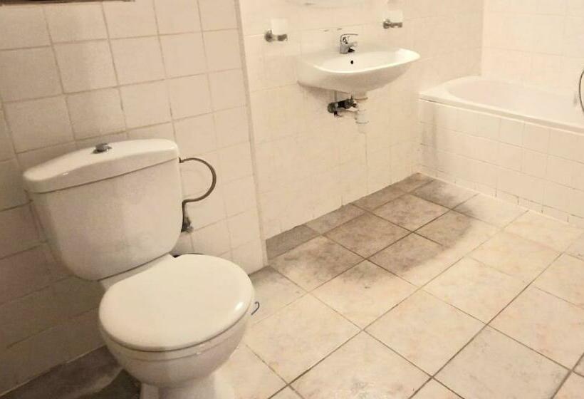 Ruim Authentiek Gelijkvloers Appartement Op Wandelafstand Van De Zee