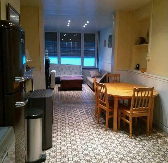 Ruim Authentiek Gelijkvloers Appartement Op Wandelafstand Van De Zee