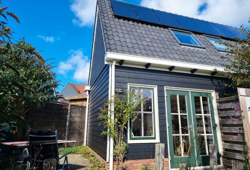 Rustig Gelegen Vakantiehuis Ak10