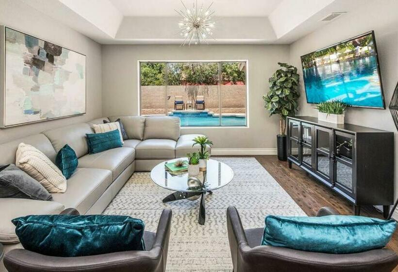 Scottsdale Luxury Pool, Bbq, Smoker, And Pool Table