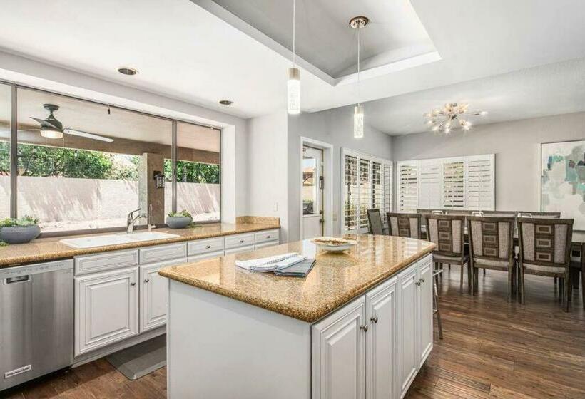 Scottsdale Luxury Pool, Bbq, Smoker, And Pool Table