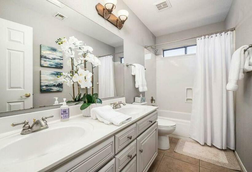 Scottsdale Luxury Pool, Bbq, Smoker, And Pool Table