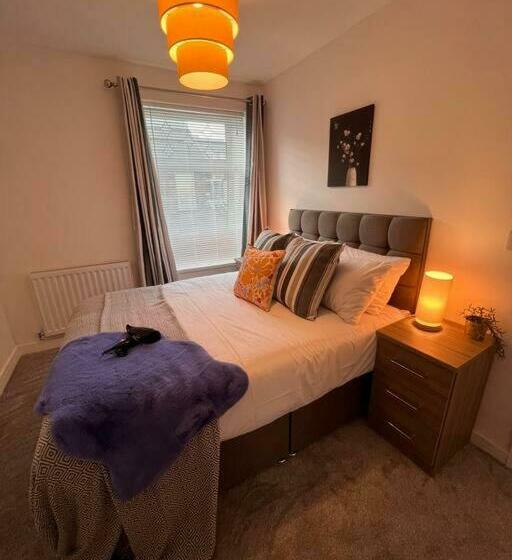 Stay At The Penn! 5 Bedroomed Home In Treharris