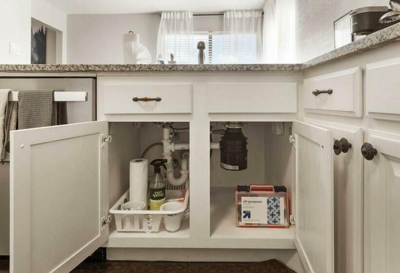 The Gem Arcade/covered Parking/pets/central!