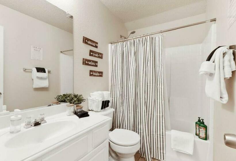 The Hideaway Nflx/arcade/soak Tub