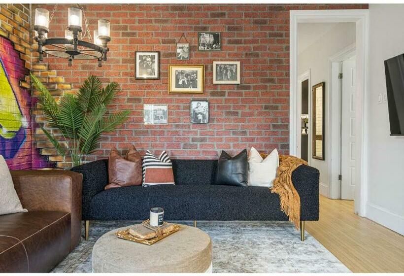 The Prohibition I Heritage Home I Sleeps 10 I Tv