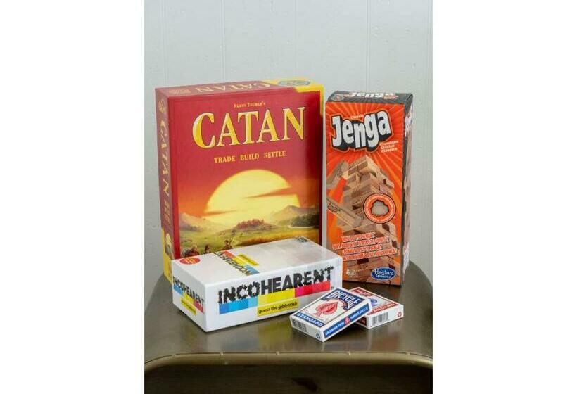 The Prohibition I Heritage Home I Sleeps 10 I Tv