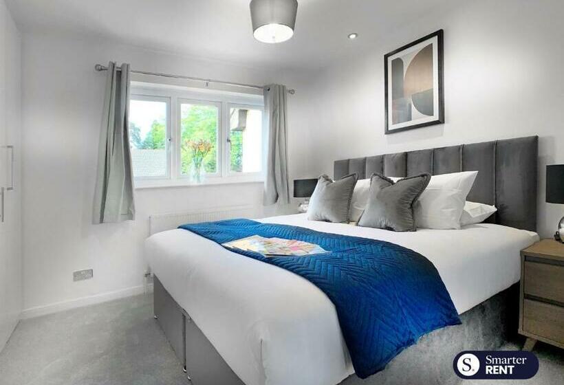 West End, Woking   2 Bed House With Parking And Garden