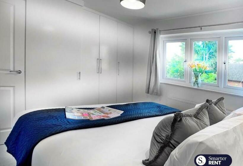 West End, Woking   2 Bed House With Parking And Garden