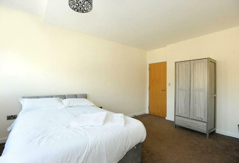هتل Apartment In Central Halifax