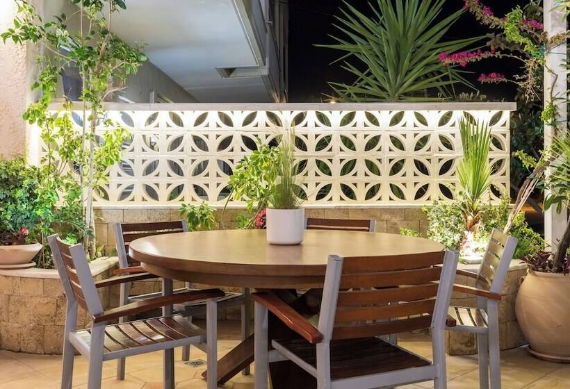 Eliza Hotel By Panel Hospitality