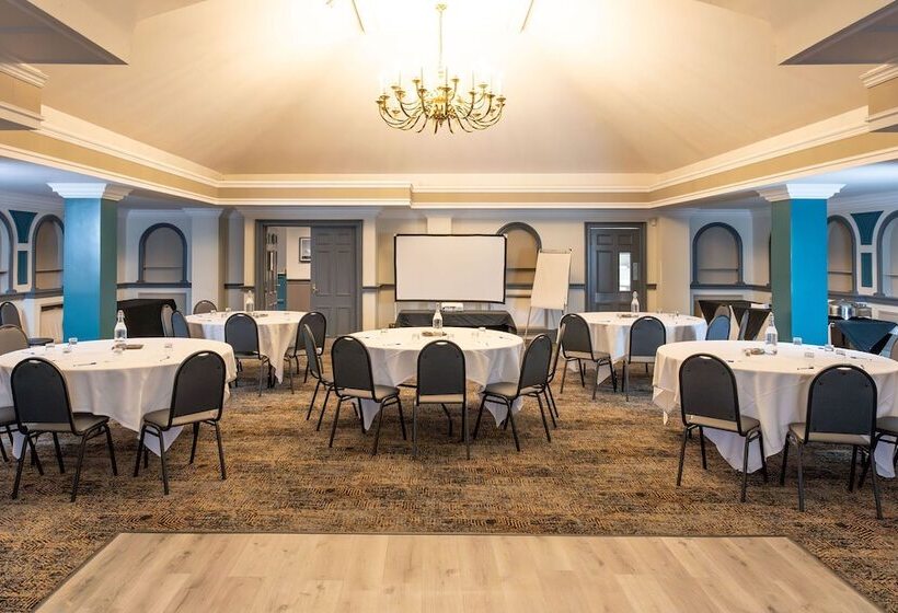 فندق Almondsbury Inn & Lounge