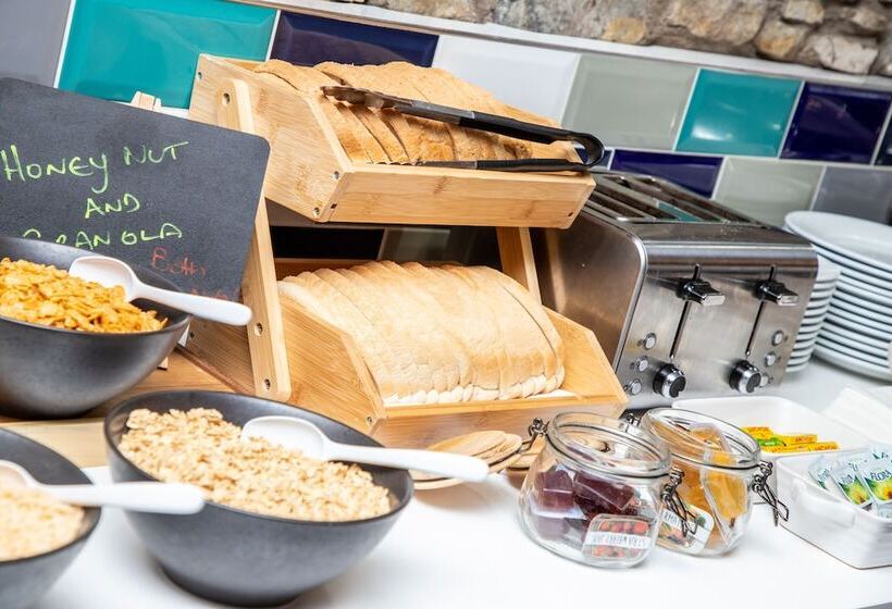 فندق Almondsbury Inn & Lounge