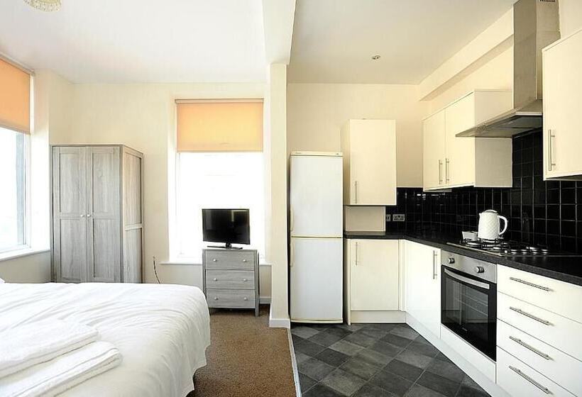 Отель Apartment In Central Halifax