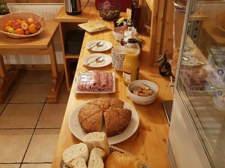 ホテル Auberge Des Montauds