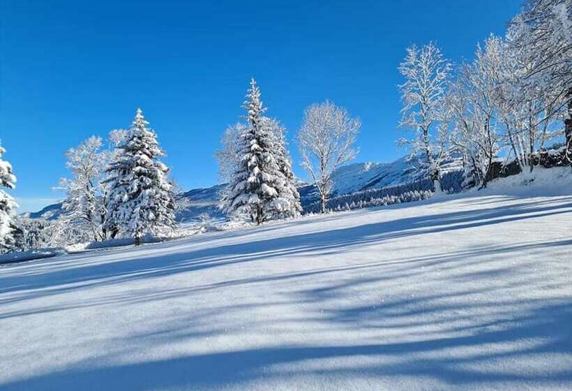 ホテル Auberge Des Montauds