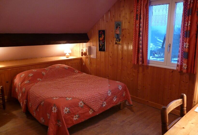 ホテル Auberge Des Montauds