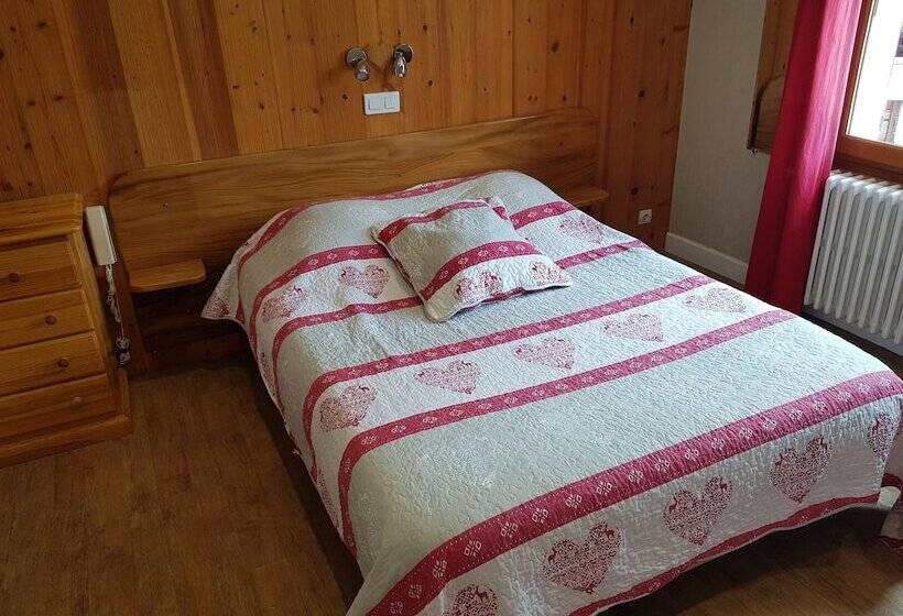 ホテル Auberge Des Montauds