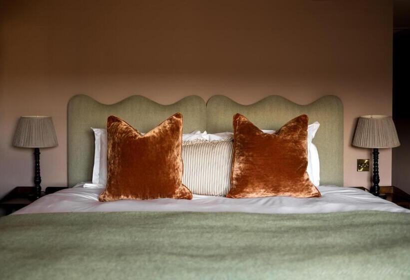 בית מלון כפרי Bedford Arms