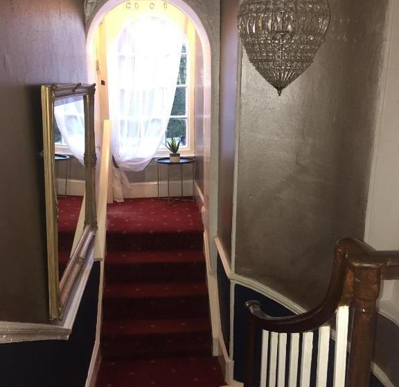 בית מלון כפרי Castle Lodge Wilton