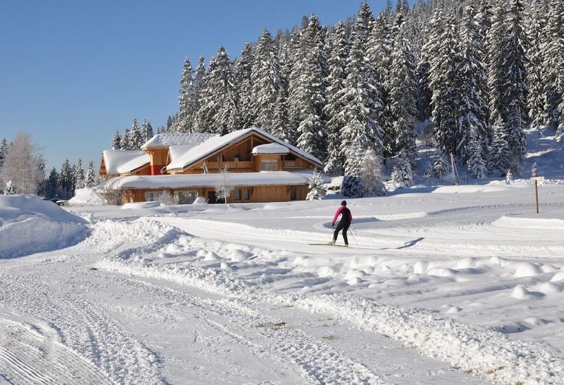 בית מלון כפרי Les Roches 1500