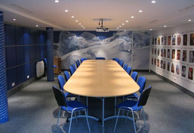 בית מלון כפרי Les Roches 1500